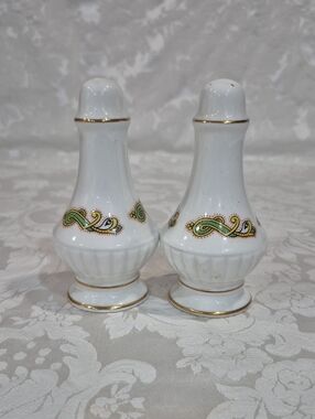 Royal Tara Vintage Salt And Pepper Shakers Made In Ireland